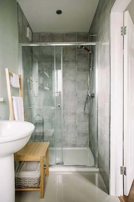 Modern & Stylish Home In The Heart Of Belfast 0*,