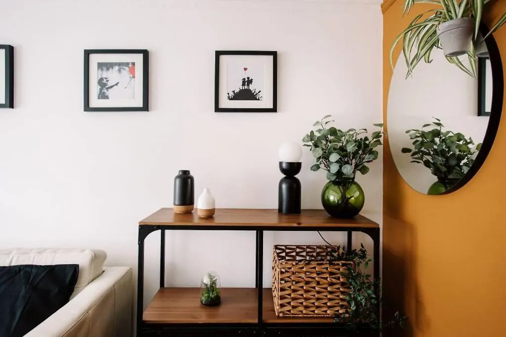 Modern & Stylish Home In The Heart Of Belfast联系方式